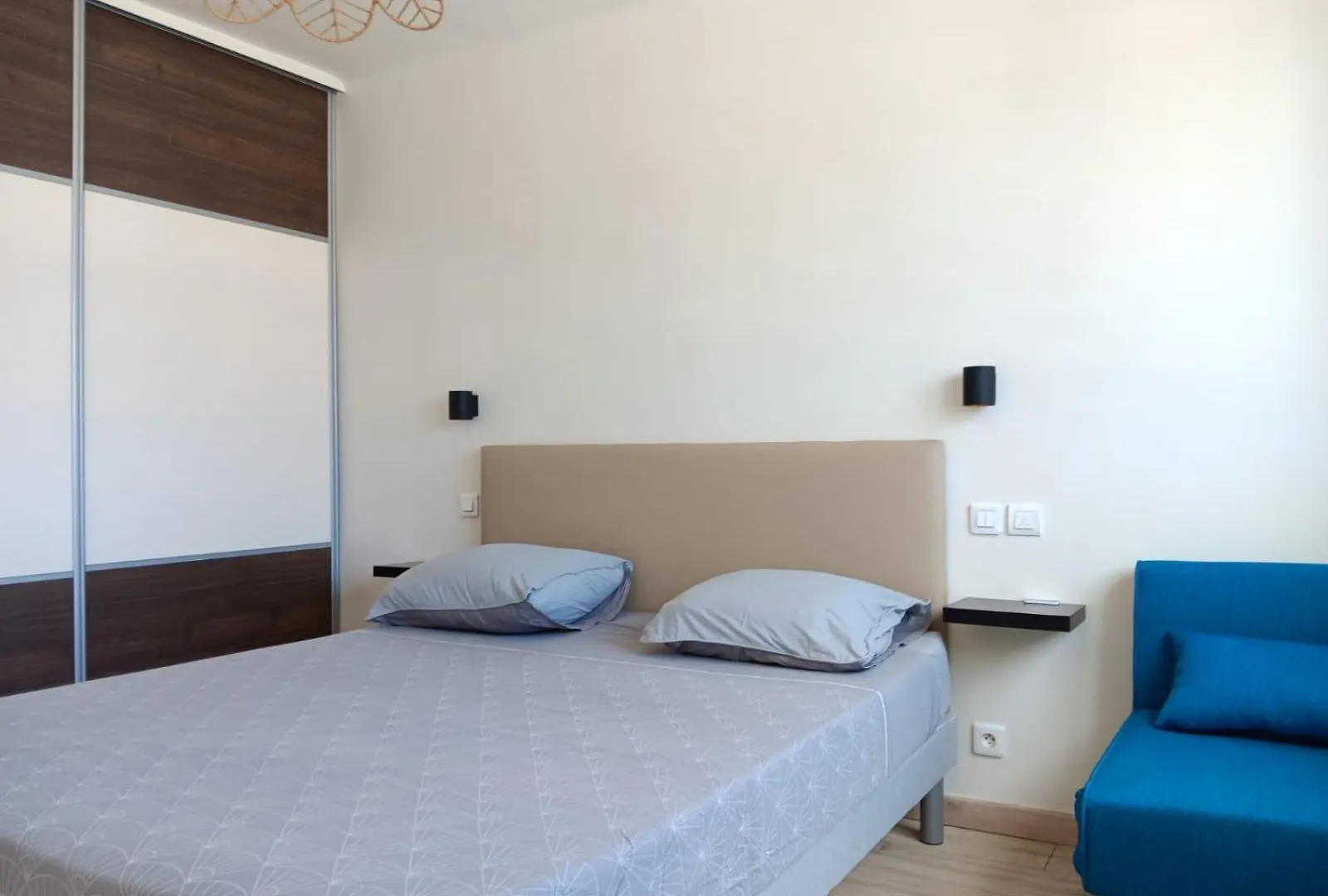 3 Pieces Vue Mer - Clim - 5 Min De La Plage A Pied Antibes France